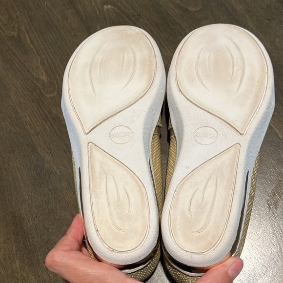 SZ 9 KENNETH COLE GOLD & WHITE TEXTILE FAY SNEAKER - Picture 6 of 6